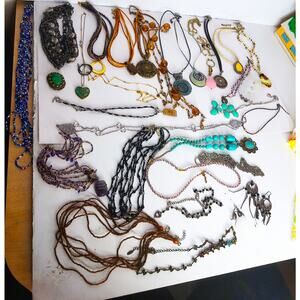 Vintage Assorted Fashion Costume Jewelry Necklaces Earrings Bracelet 32 Pieces